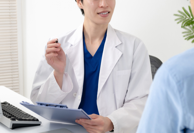 甲状腺ホルモンを確認する血液検査と結果説明のイメージ